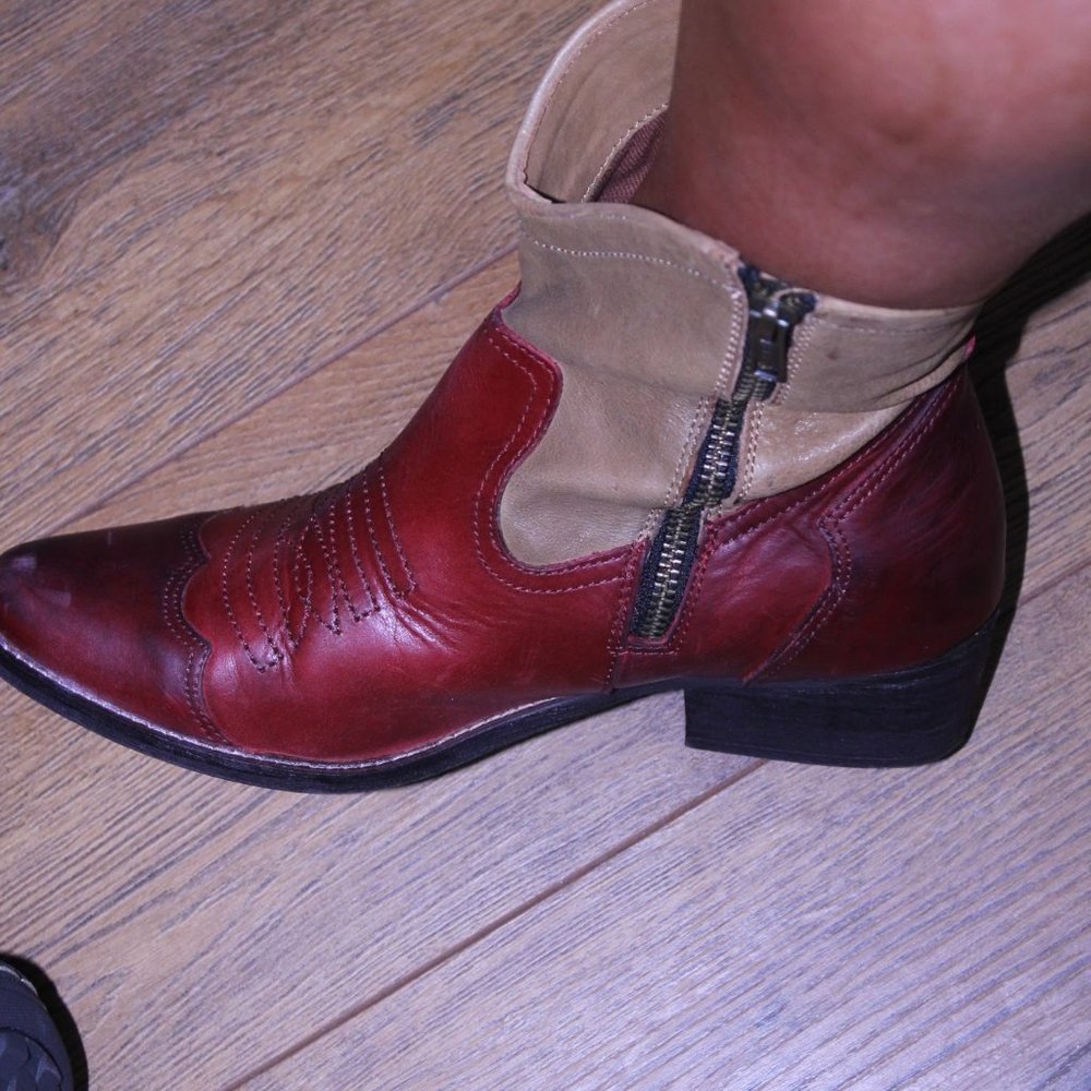 MIA RED AND TAN SIZE 7 COWGIRL BOOTIES